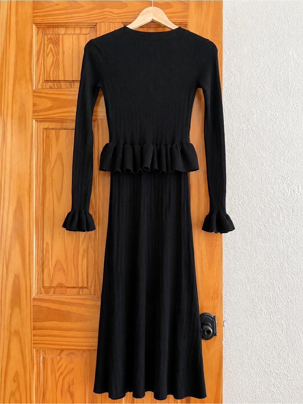 Commense Black Ribbed Maxi Dress with Peplum and Decorative Buttons - Picture 4 of 6